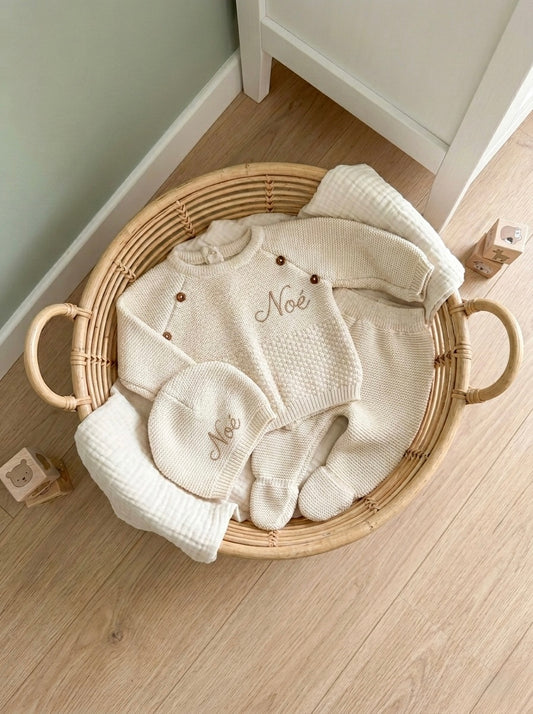 Tenue de naissance en maille personnalisable